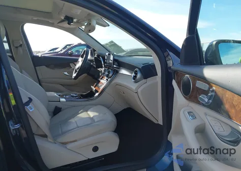 2017 Mercedes-Benz Glc 300 z USA, uszkodzony, nr VIN WDC0G4JBXHF132639